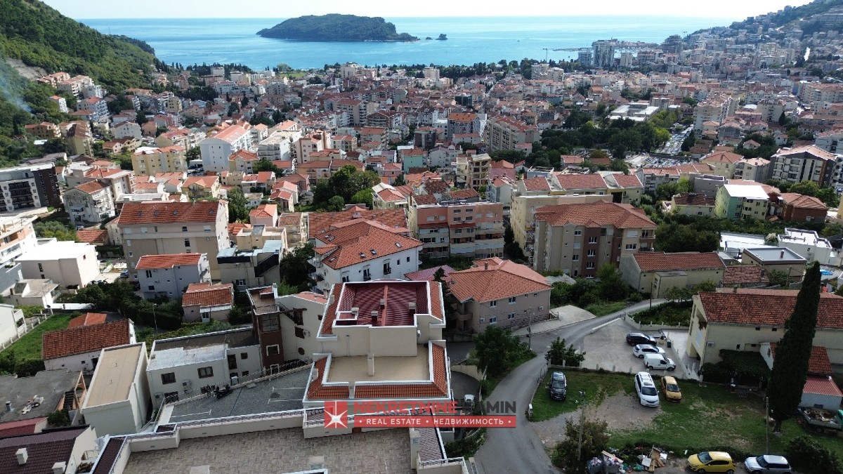 Penthouse on the Entire Third Floor with Roof Terrace and Sea View, Budva